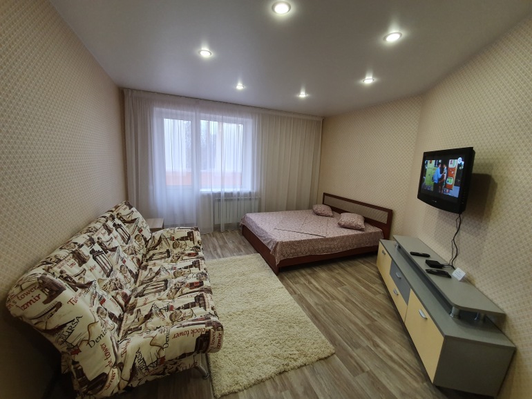 Однокомнатная квартира, спальных мест 2+2 Есть питьевая вода, чай, сахар, wi-fi.